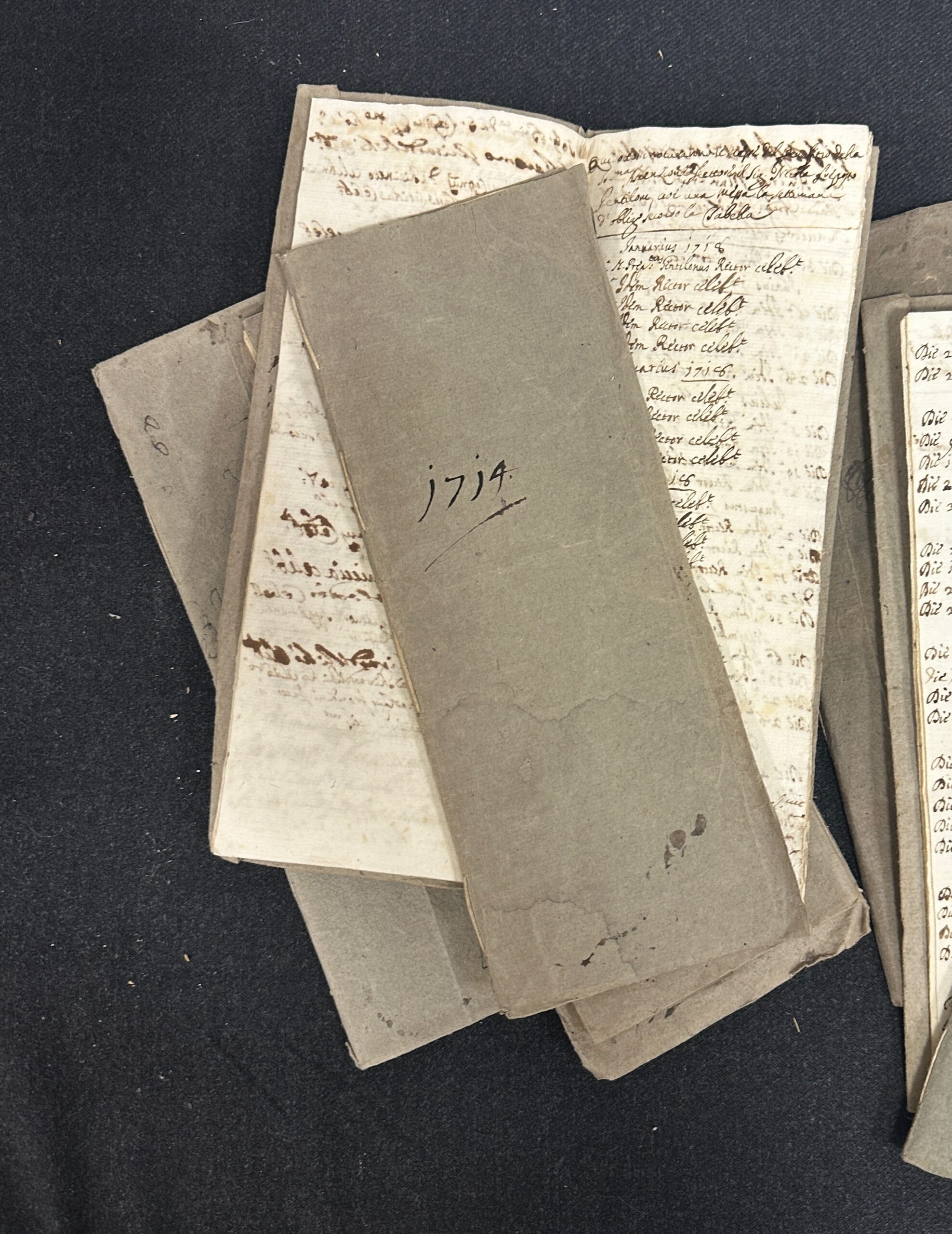 Taccuini di registro di una piccola parocchia marchigiana