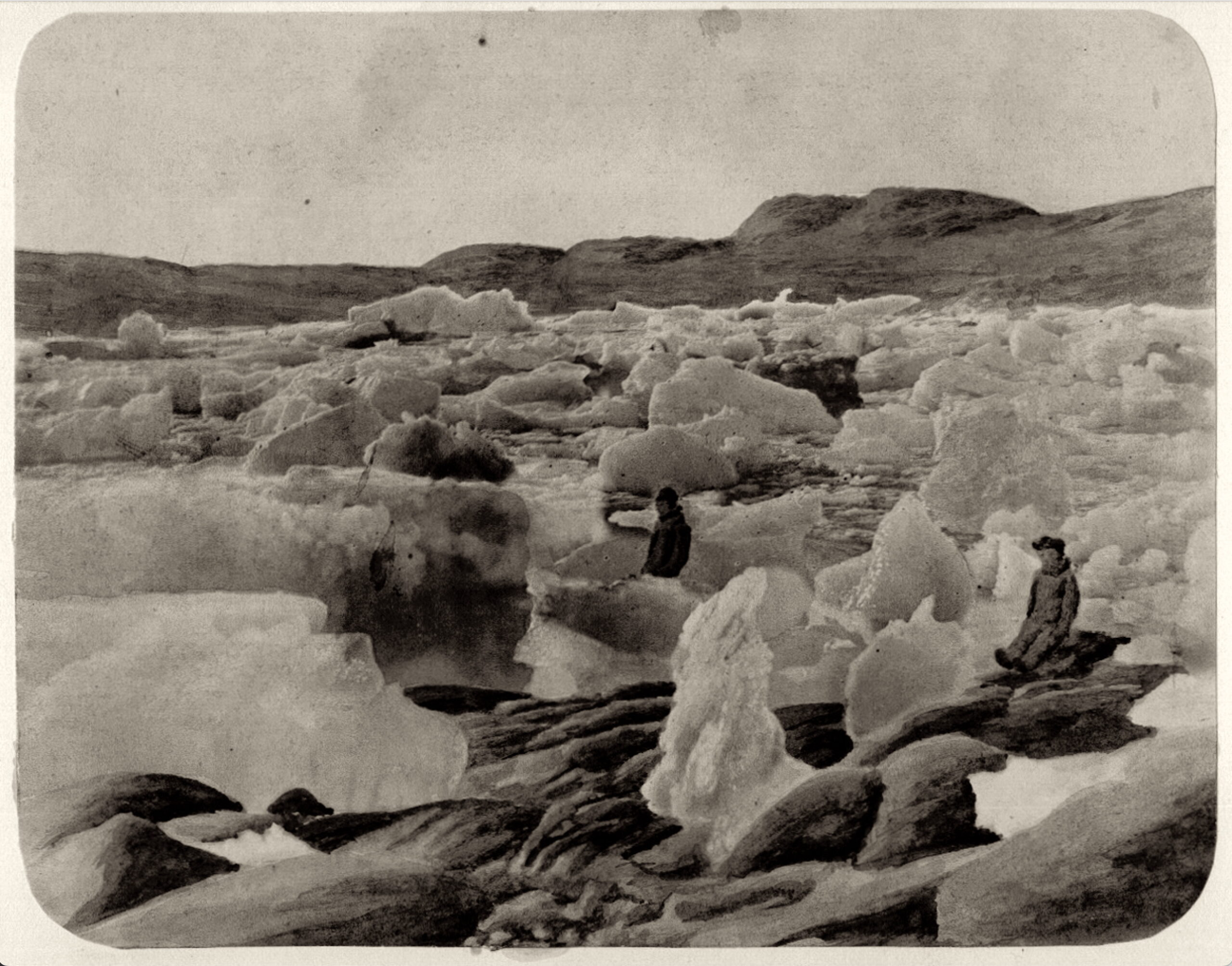 Hinrik Rink. Sculture di ghiaccio, vicino a Godthåb, aprile 1865. Stampa su carta salata acquerellata, 160×207 mm.